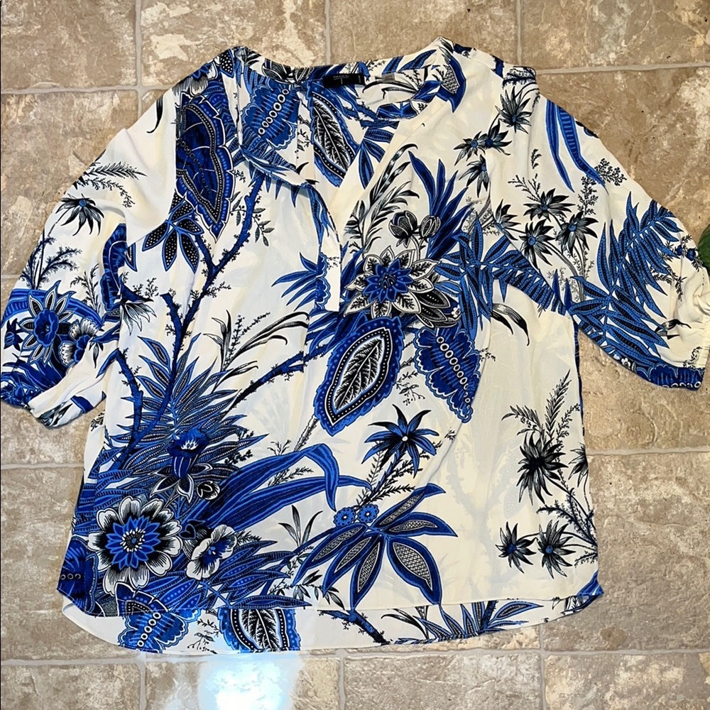 Tahari Woman Blue and White Floral-Print Button Down Blouse